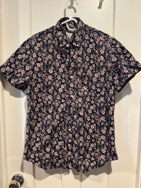 J Crew Navy Floral Short-Sleeve Button-Up Shirt. Size S